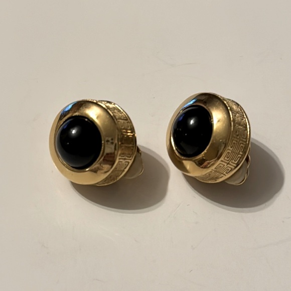 Givenchy clip Earings - Picture 1 of 8